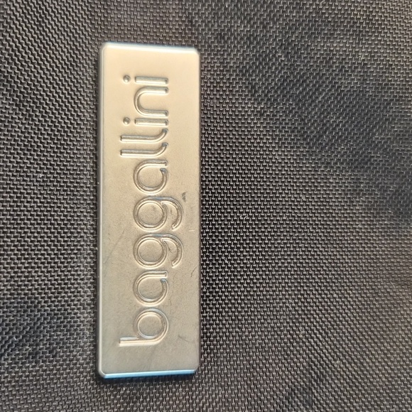 Baggallini- black crossbody bag with 2 front pockets - Picture 7 of 10